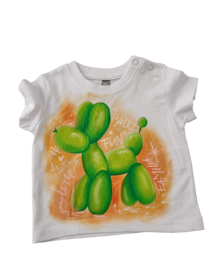 Camiseta blanca ded algodon pintada a mano con diseño esclusivo