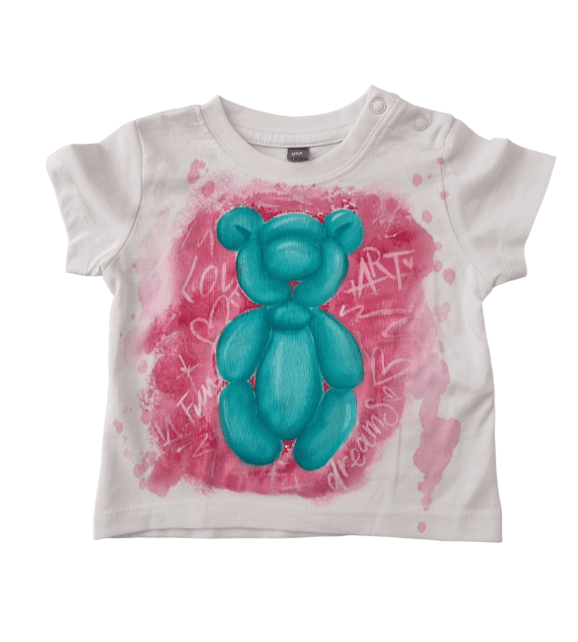 Camiseta osito globoflexia en fondo rosa
