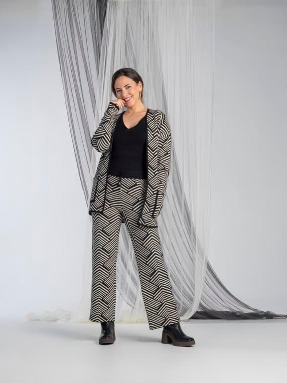 Conjunto negro de punto de pantalón y chaqueta de Amichi