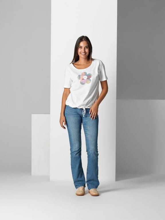 Camiseta de algodon de Amichi con diseño flor