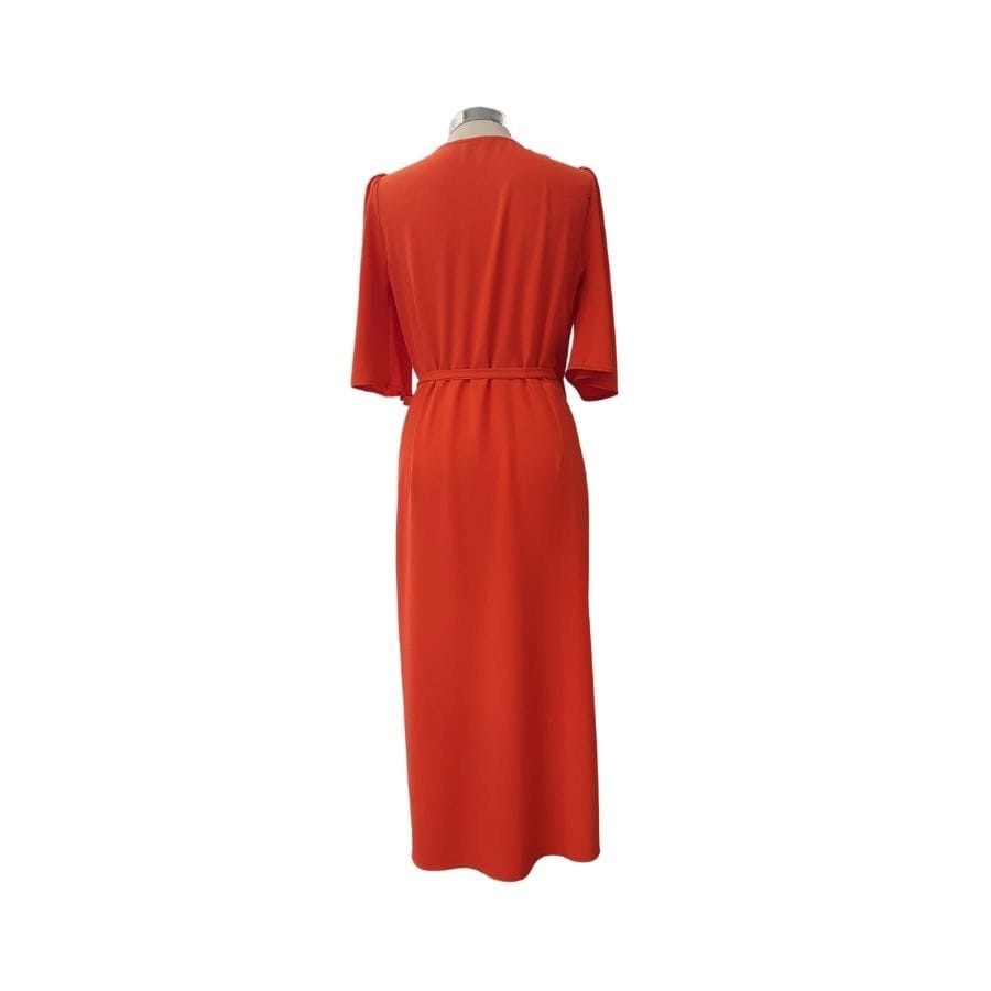 Vestido elegante en color naranja cruzado de Flres Muñoz