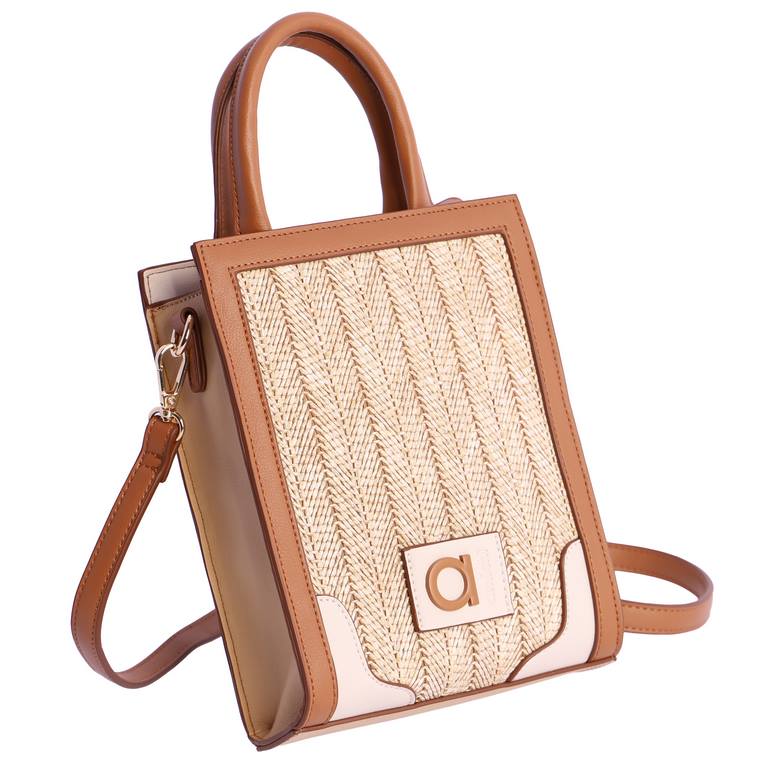 Bolso de mano y bandolera de rafia en color natural combinada con piel sintética en color cuero