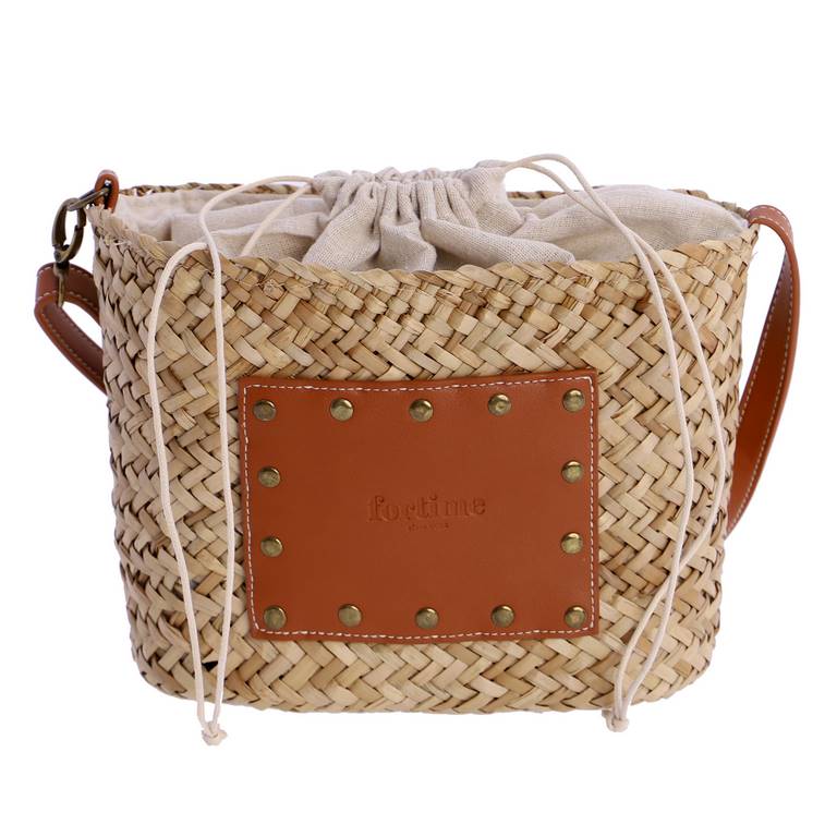 Bolso capazo de rafia combinado con piel sintética en color cuero