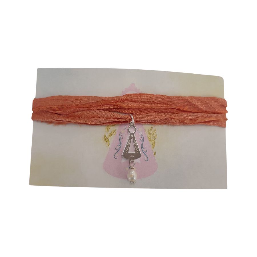 Pulsera Virgen de Covadonga símbolo de protección hecho a mano con amor en Asturias