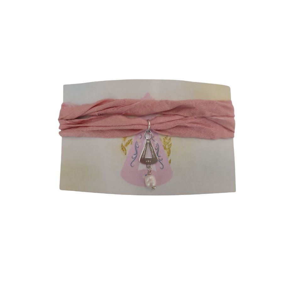 La pulsera de la Santina es paz y serenidad, fe y esperanza, amor y pureza