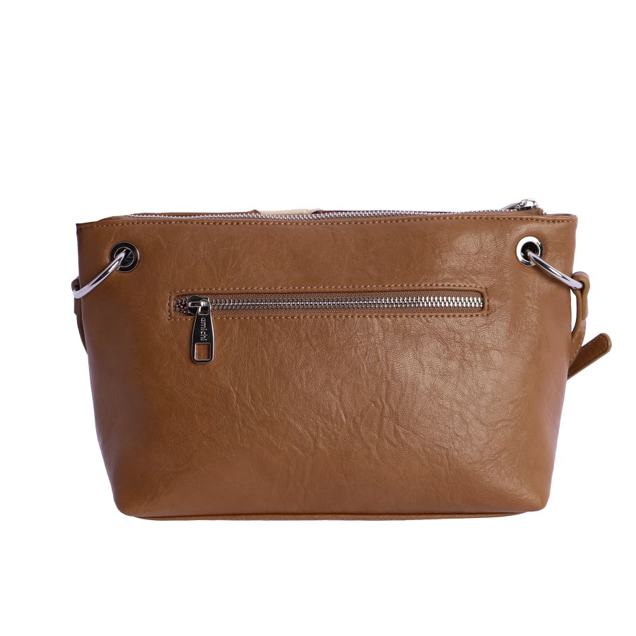 Bolso bandolera Amichi de polipiel marrón con correa ajustable para el otoño-invierno.