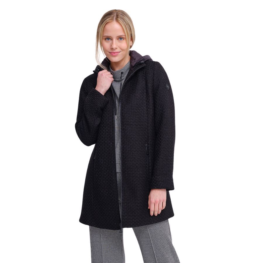 Abrigo Azay, ideal para otoño-invierno. Su tejido de mezcla de lana te mantiene abrigada sin sacrificar tu estilo. Es una cazadora larga muy cómoda.