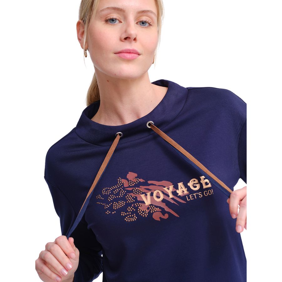 Sudadera Azay Voyage Trendy, un jersey cuello chimenea que te mantiene abrigada con estilo. La sudadera Azay es tu prenda clave para otoño-invierno.
