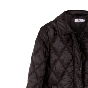 Parka Larga Negra Acolchada. Parka larga de invierno con capucha.
