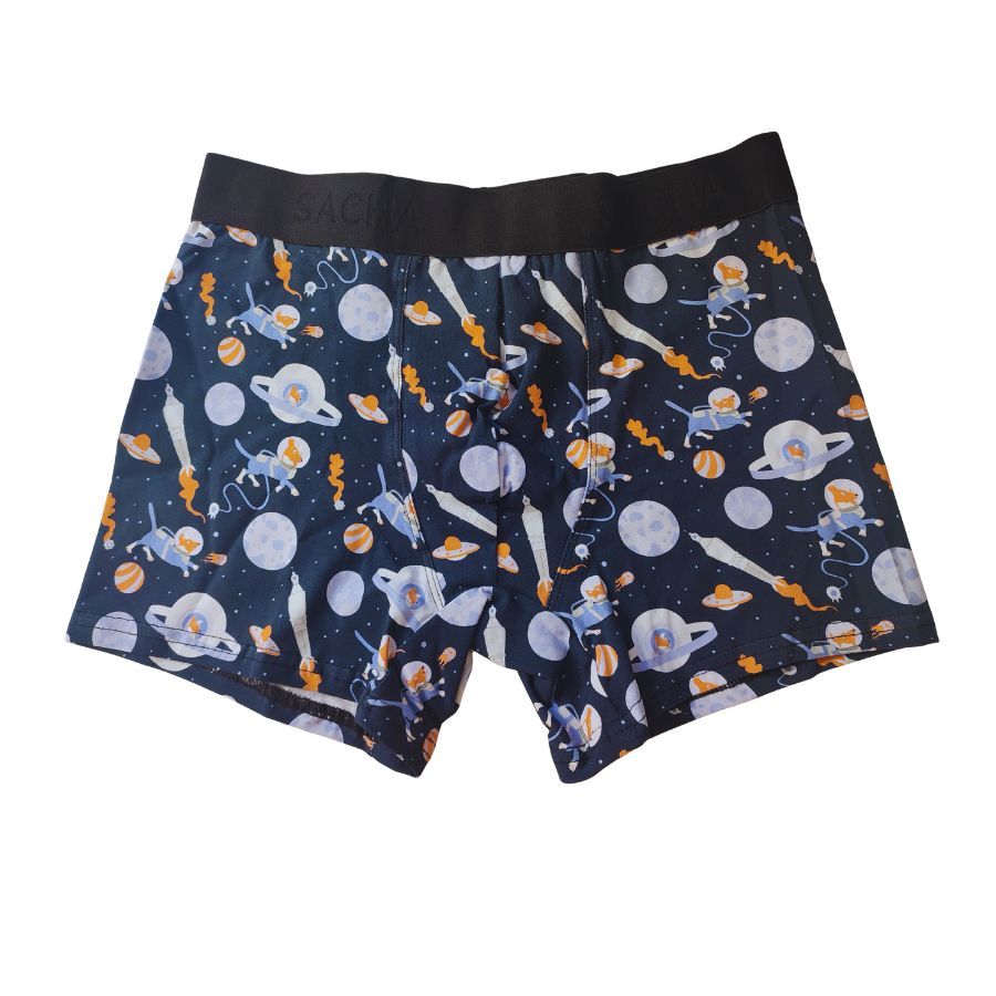 Boxer Sacha Aventura Espacial. Sorprende con un diseño icónico y lleno de nostalgia. El detalle perfecto para fans de la literatura.
