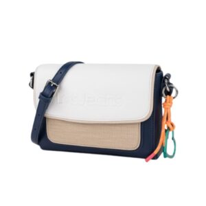 Bandolera Lois Marino.Incluye un llavero exclusivo de cuerda naranja y charm de corazón verde que resalta sobre el azul.