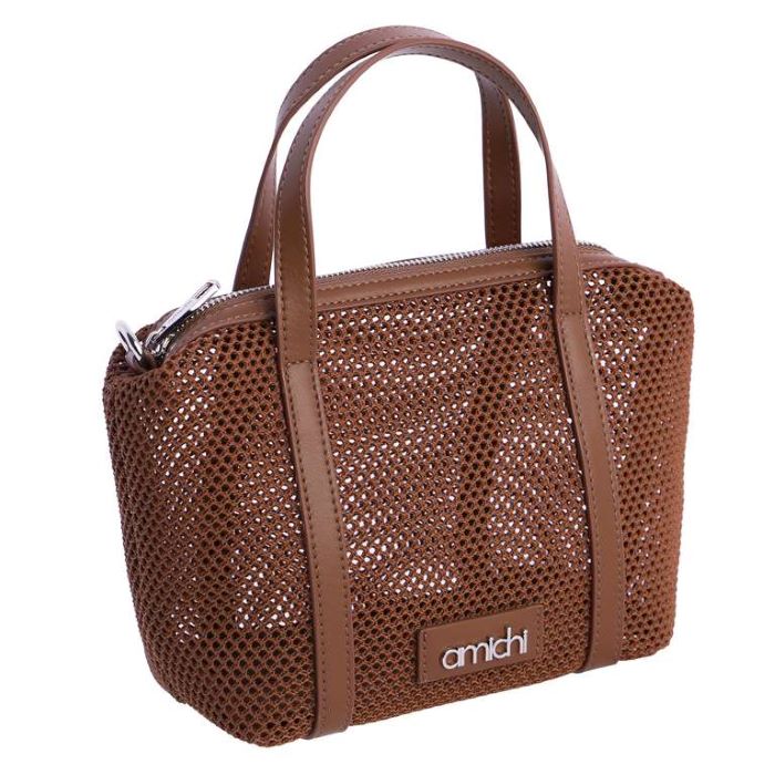 Bolso rejilla marrón mujer. Seguridad y tendencia se unen en este bolso de red marrón. Cierre superior con cremallera y herrajes plateados duraderos.