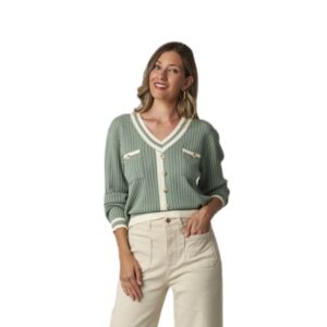 Jersey Efecto Chaqueta Amichi. Jersey de punto calado en tono verde con detalles en blanco y cierre frontal de botones.