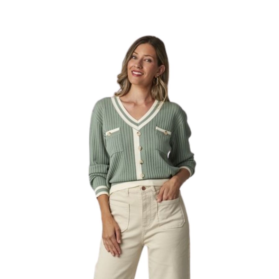 Jersey Efecto Chaqueta Amichi. Jersey de punto calado en tono verde con detalles en blanco y cierre frontal de botones.