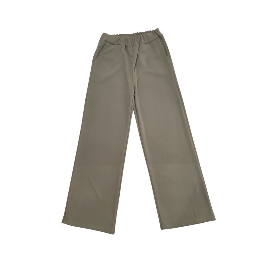 Pantalón Verde Vico 2026. Calidad premium seleccionada personalmente en nuestra boutique de Oviedo.