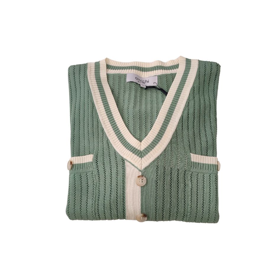 Jersey Efecto Chaqueta Amichi. Jersey de punto suave con bolsillos falsos superiores y acabados elásticos en color crema.
