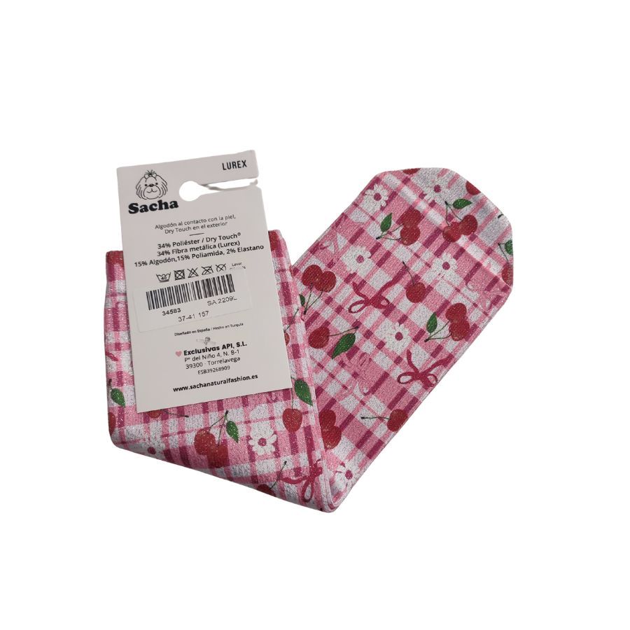 Calcetines Brillo Cerezas Cuadros. Calcetines de alta calidad con tecnología Dry Touch, que mantiene el algodón en contacto con la piel. Destacan por su suavidad, su brillo metalizado y su divertido estampado de frutas.