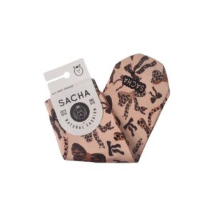 Calcetines Maquillaje Lazos Leopardo. Calcetines Sacha de mujer con estampado exclusivo de lazos en animal print sobre fondo rosa pastel. Un accesorio femenino y sofisticado para combinar con calzado de moda. Encuéntralos en Enredando con Sara.