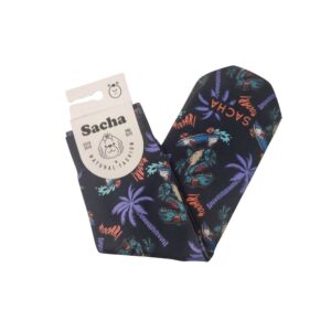 Calcetines Dinosaurio Skate Sacha. Calcetines técnicos Sacha de algodón y fibra Dry Touch. Evitan el sudor gracias a su tejido transpirable. Estampado de palmeras y dinosaurios con ajuste perfecto para el día a día.