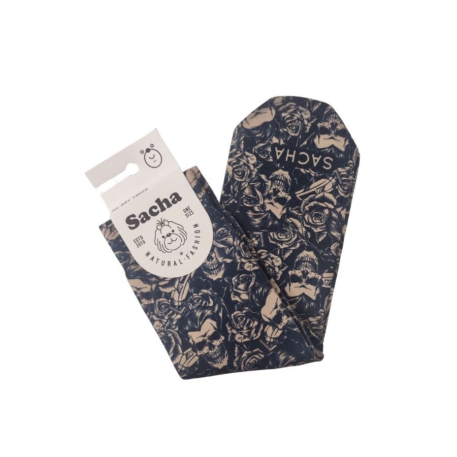 Calcetines Sacha Calaveras Rosas. Calcetines de hombre con tecnología Dry Touch que garantiza un secado ultra rápido. Su tejido con algodón al contacto con la piel evita la humedad, ofreciendo un confort premium en cada paso.