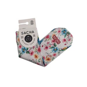 Calcetines Brillo Flores Plata. Calcetines de mujer marca Sacha con un exquisito estampado de flores multicolores y pájaros. Su acabado en hilo de lurex aporta un brillo elegante, ideal para combinar con looks femeninos y románticos.