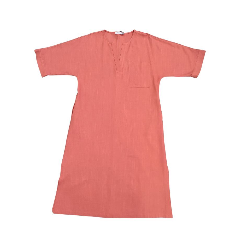 Vestido Coral Don Algodon. Vestido tipo túnica DON ALGODON color coral. Diseño minimalista con aberturas laterales, ideal para el día a día.