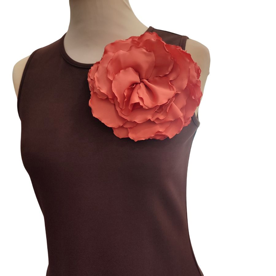 Broche flor artesanal coral. Maxi broche hecho de forma artesanal en Oviedo.