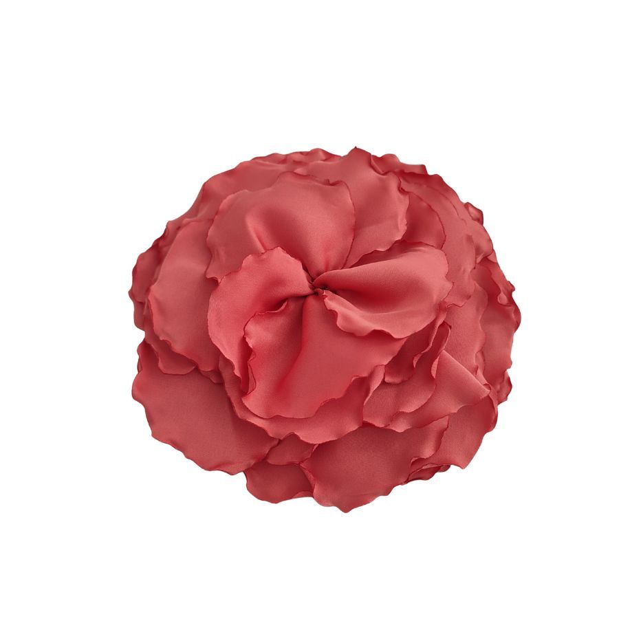 Broche flor artesanal coral. Broche de tela hecho a mano para bodas, comuniones, bautizos y cualquier evento.