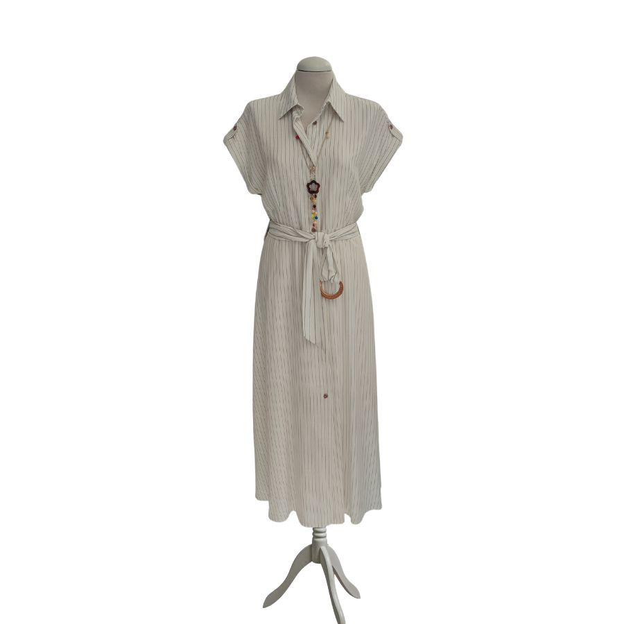 Vestido Rayas Don Algodon. Vestido largo de rayas diplomáticas DON ALGODON en tonos claros, con apertura frontal y cinturón ajustable, perfecto para un look casual elegante en enredandoconsara.com