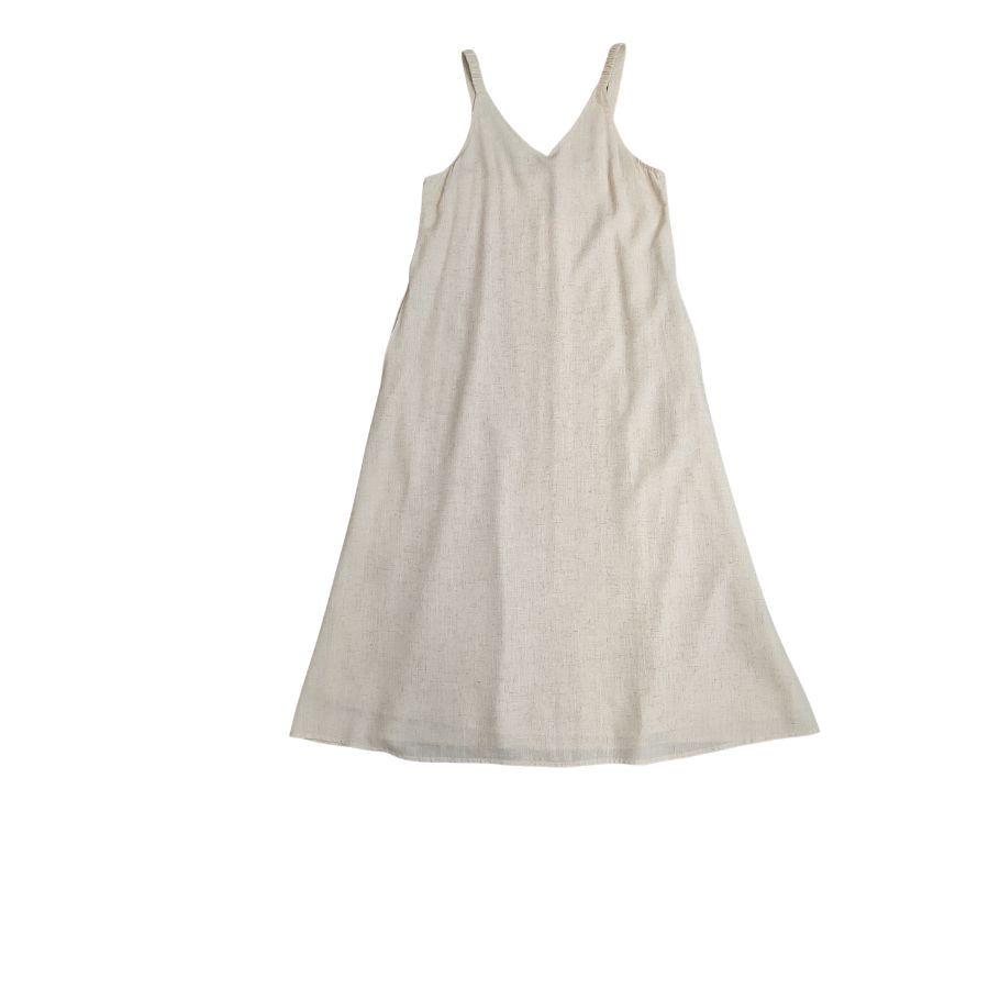 Vestido Midi Lino Tirantes. Vestido de tirantes DON ALGODON color natural, destacando su escote en pico y corte fluido.