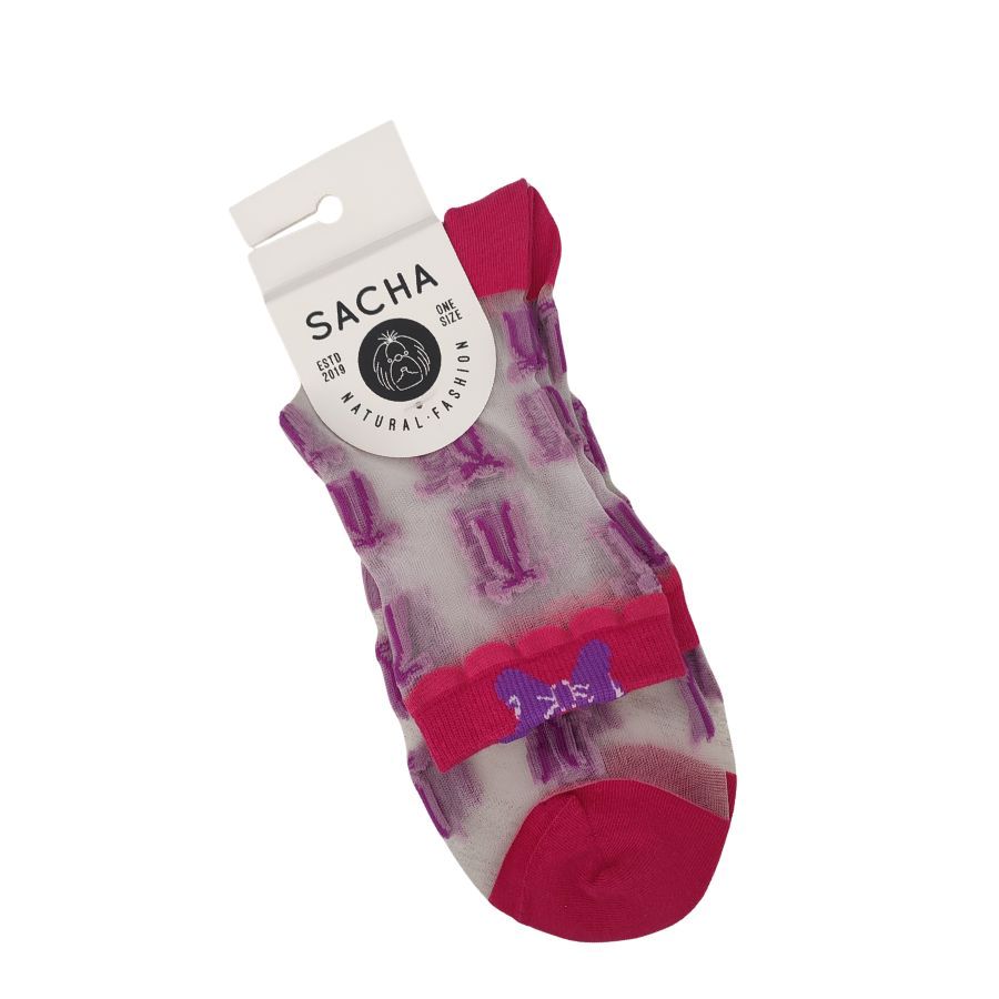 Calcetines Transparentes Fantasia Sacha. Calcetines transparentes de rejilla fina en color morado y fucsia con remate ondulado. El accesorio ideal y femenino para combinar con tus sandalias favoritas.