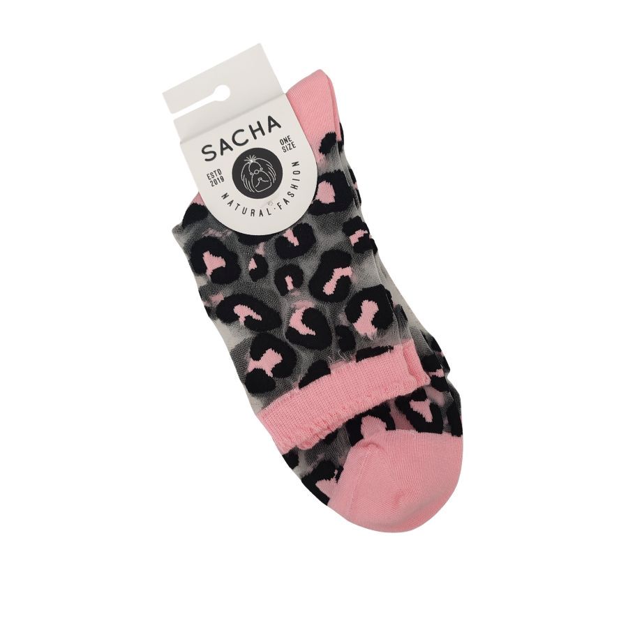 Calcetines Transparentes Fantasia Sacha. Calcetines finos transparentes con moderno estampado de leopardo en tonos negros y rosa pastel. Dale un punto atrevido y de tendencia a tu calzado de temporada.