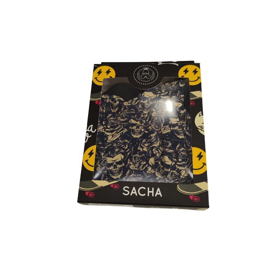 Calzoncillo Rockabilly Calaveras y Rosas. Diseño rebelde y romántico que combina flores y motivos góticos en un acabado elegante.