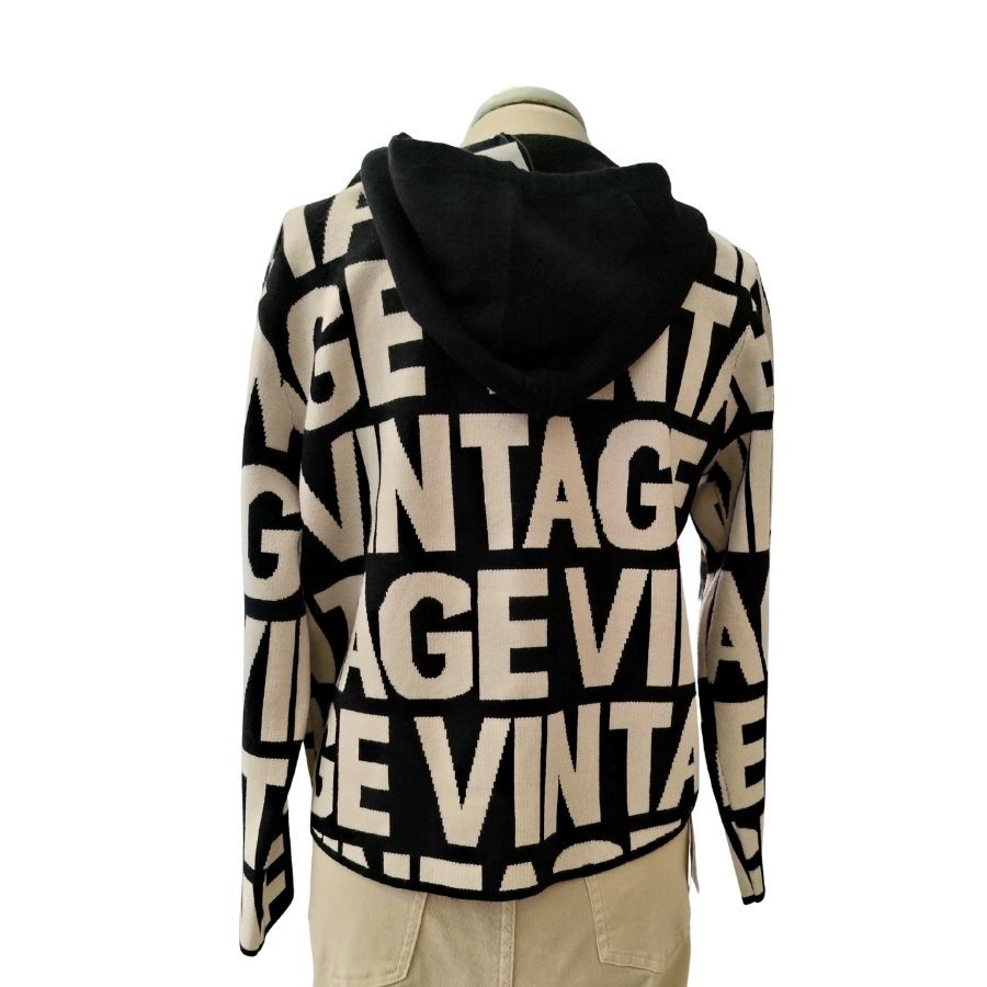 Jersey Punto Vintage Mujer. Vista posterior de jersey de punto con letras Vintage en beige y negro con capucha lisa.