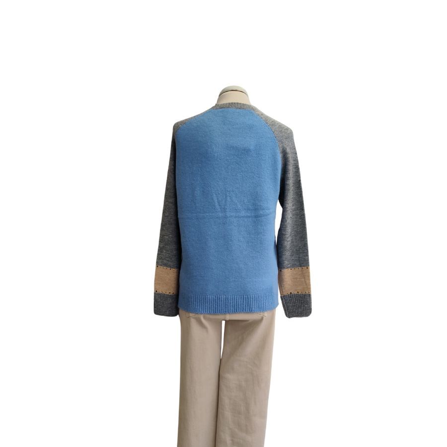 Jersey beige con contraste azul en la espalda