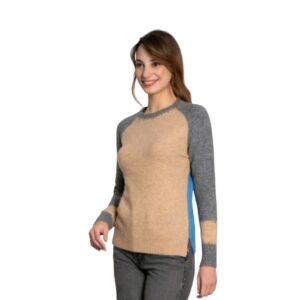 Jersey Ian Lambert beige y gris combinado con vaqueros