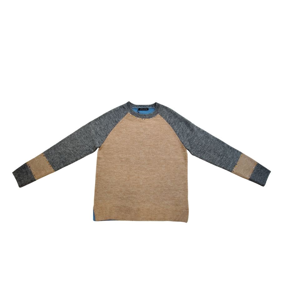 Jersey de punto beige con mangas grises y detalles